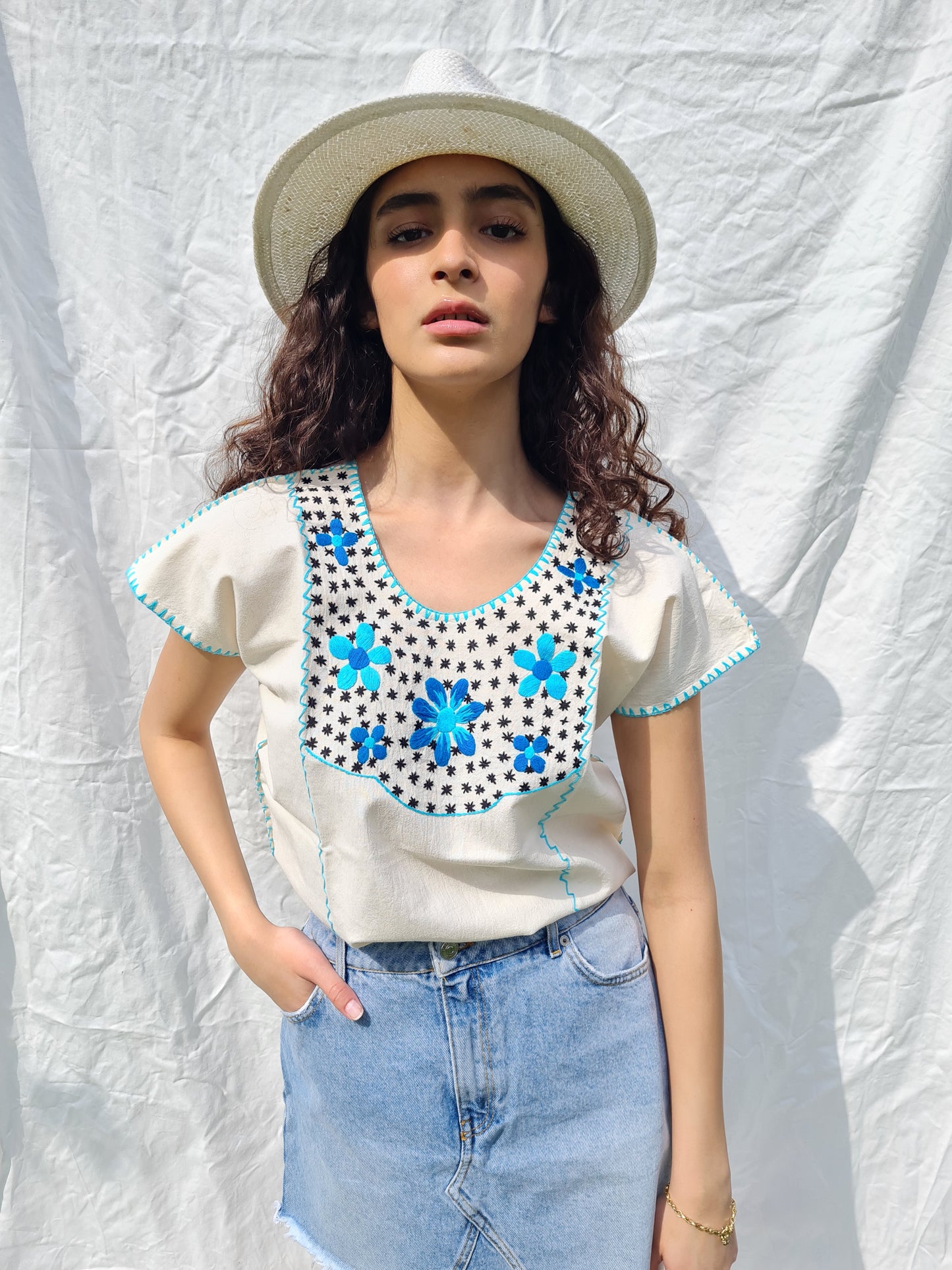 Hand-embroidered Carmela blouse No. 1 – cream/light blue