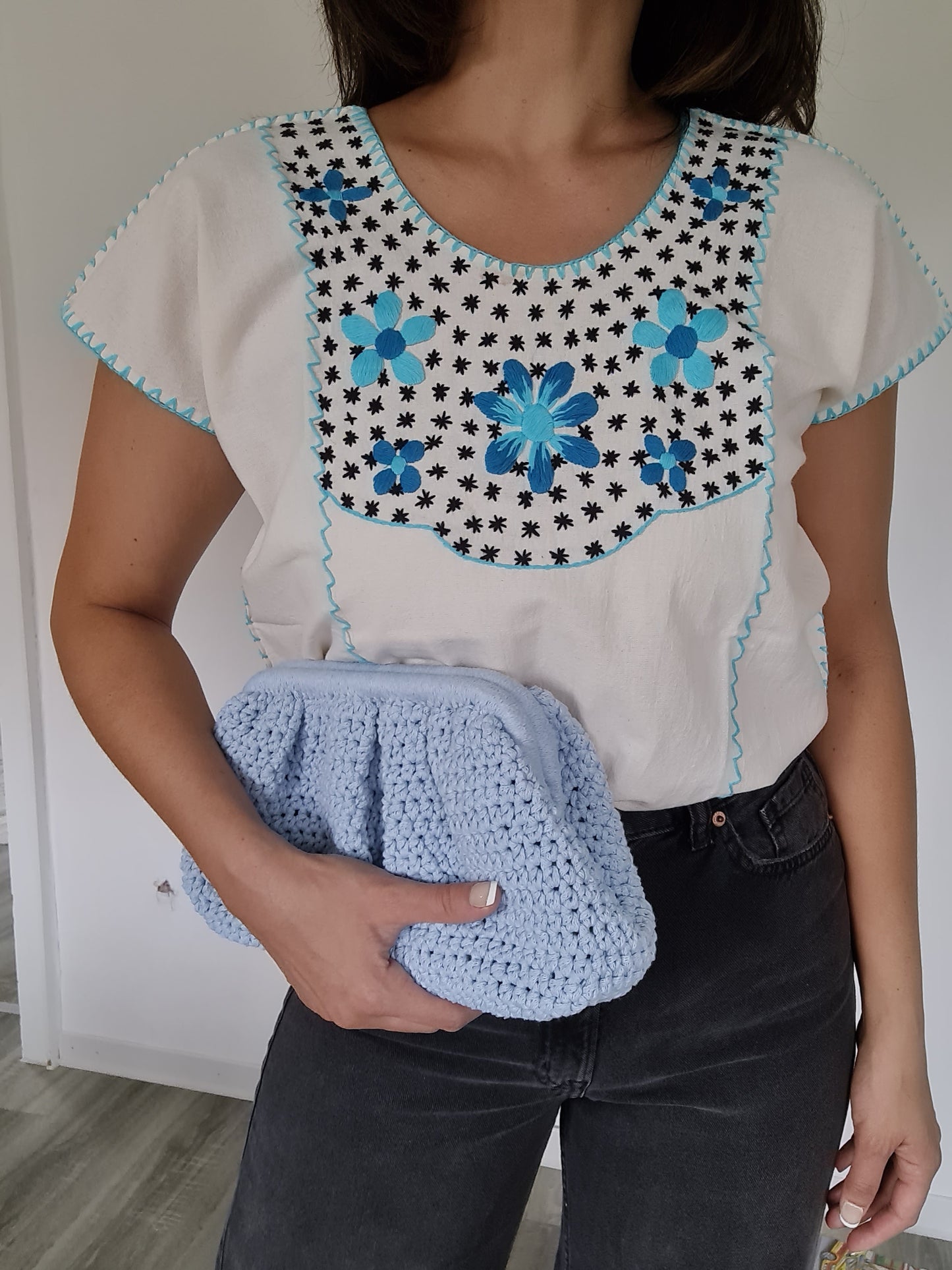 Hand-embroidered Carmela blouse No. 1 – cream/light blue