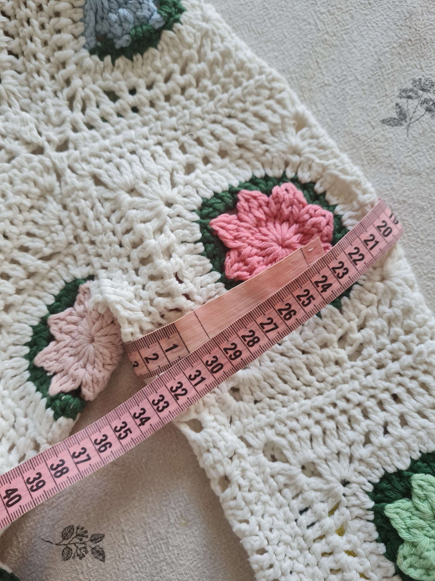 Handgefertigte Strickjacke