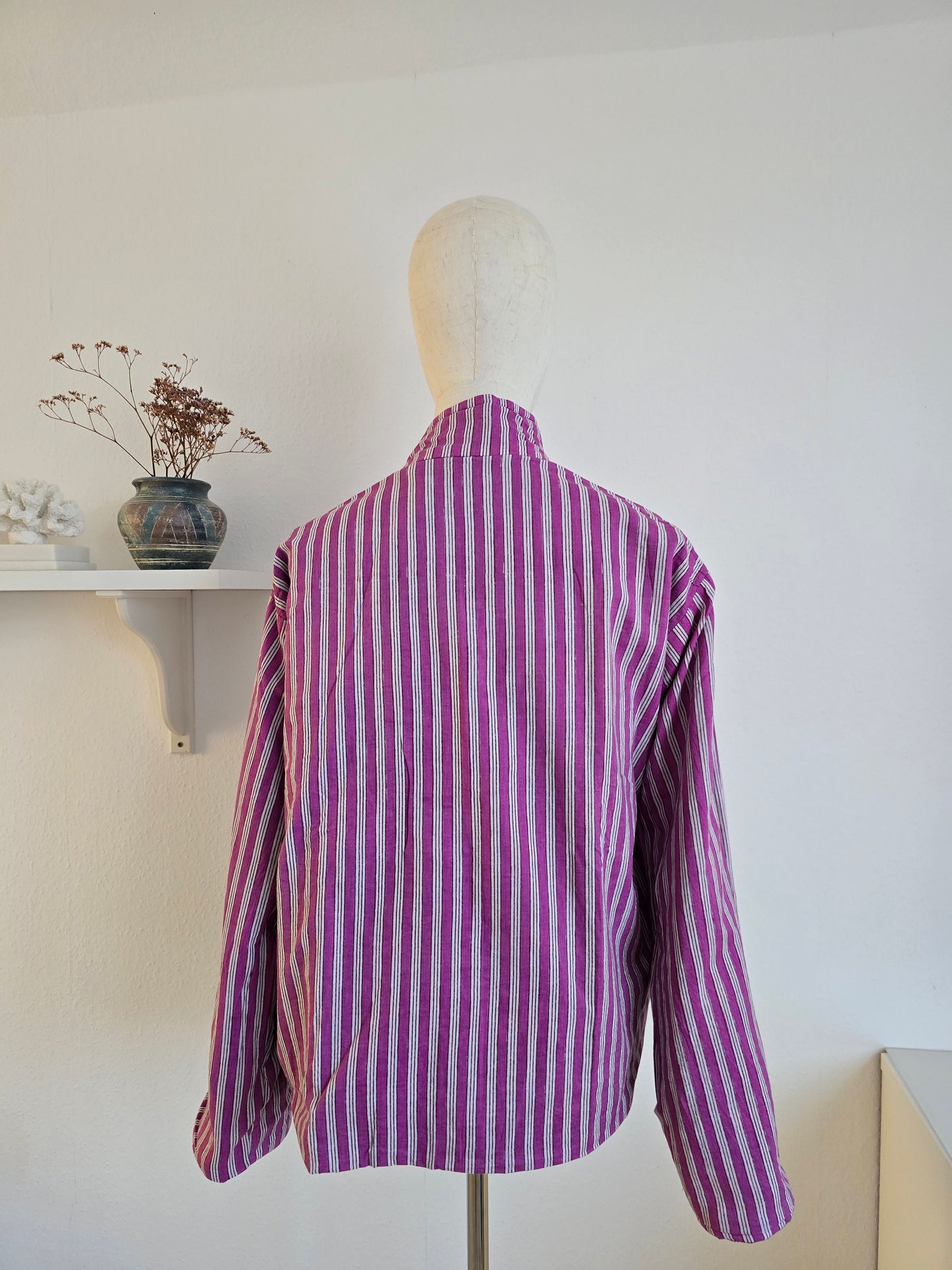 Samtjacke mit Stickerei
