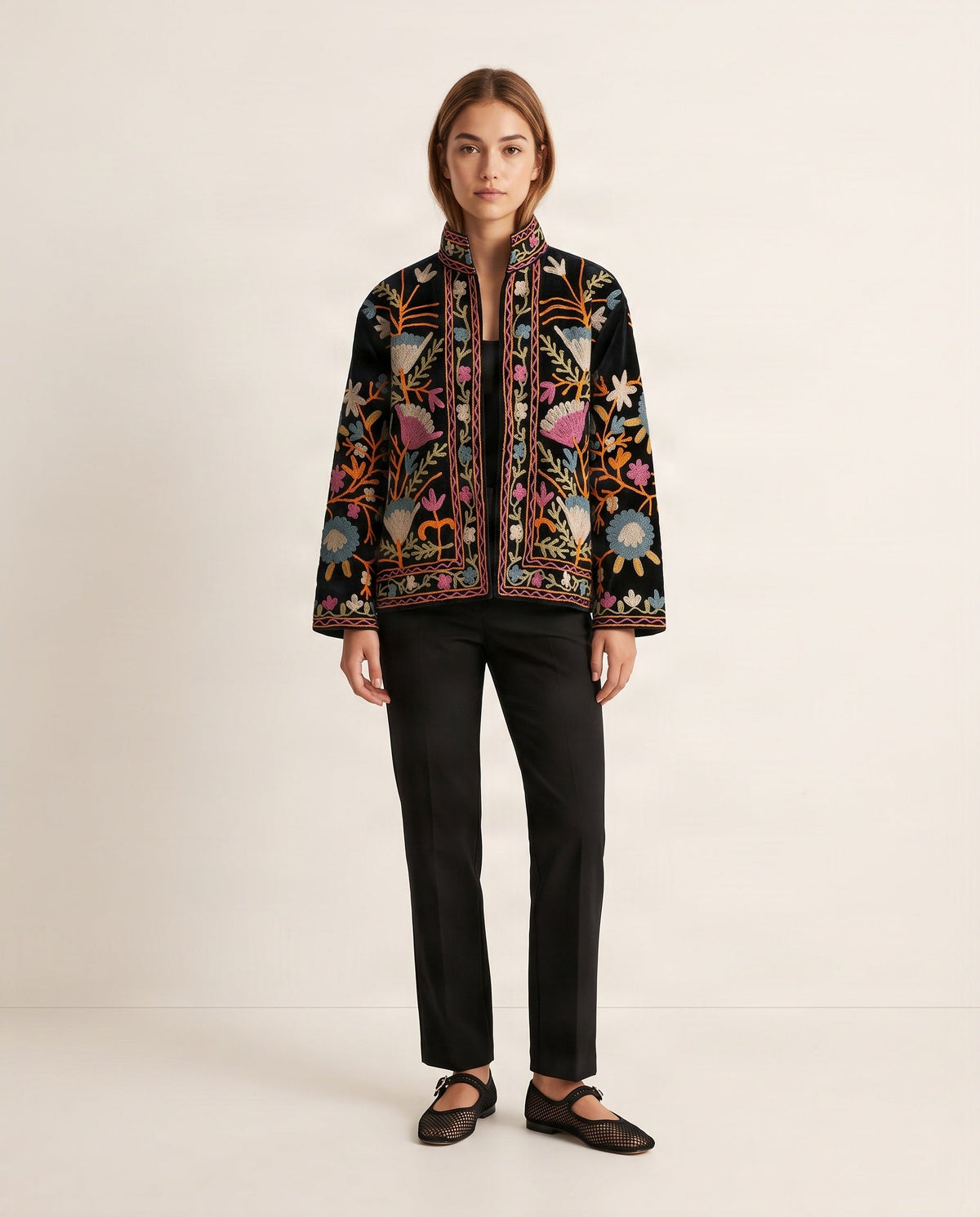 Farbenfrohe Jacke aus der Kollektion Jacken und Westen, handgefertigt und Teil der Slow Fashion.