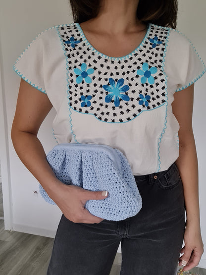Hand-embroidered Carmela blouse No. 1 – cream/light blue