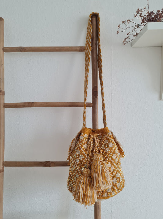 Wayuu Tasche mit Strasssteinen – Senf