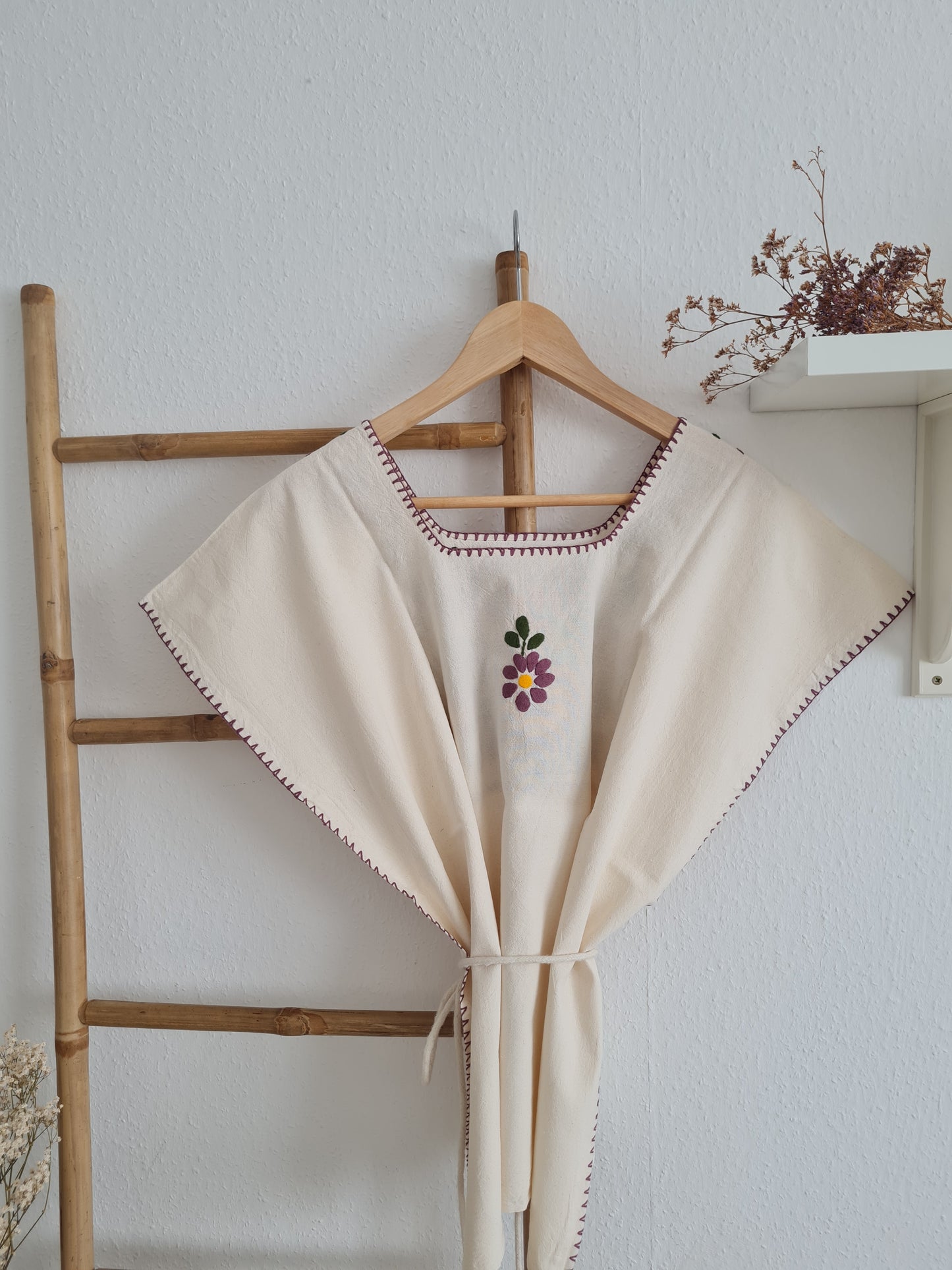 Handbestickte Baumwollbluse Nr. 9 – Creme