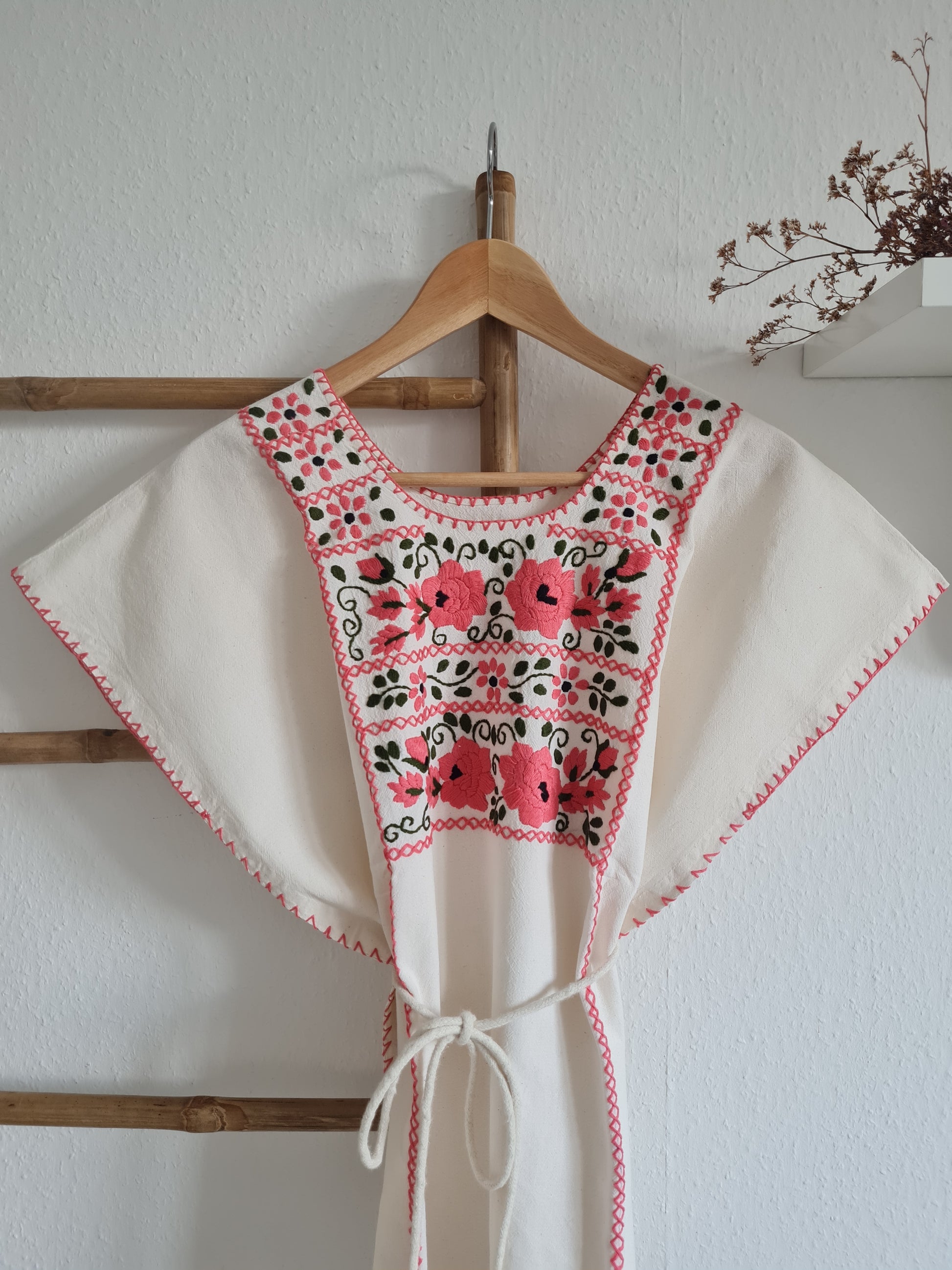 Handbestickte Baumwollbluse Nr. 13 – Creme/Rosa