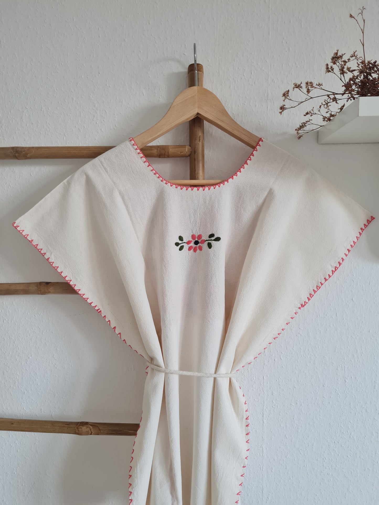 Handbestickte Baumwollbluse Nr. 13 – Creme/Rosa