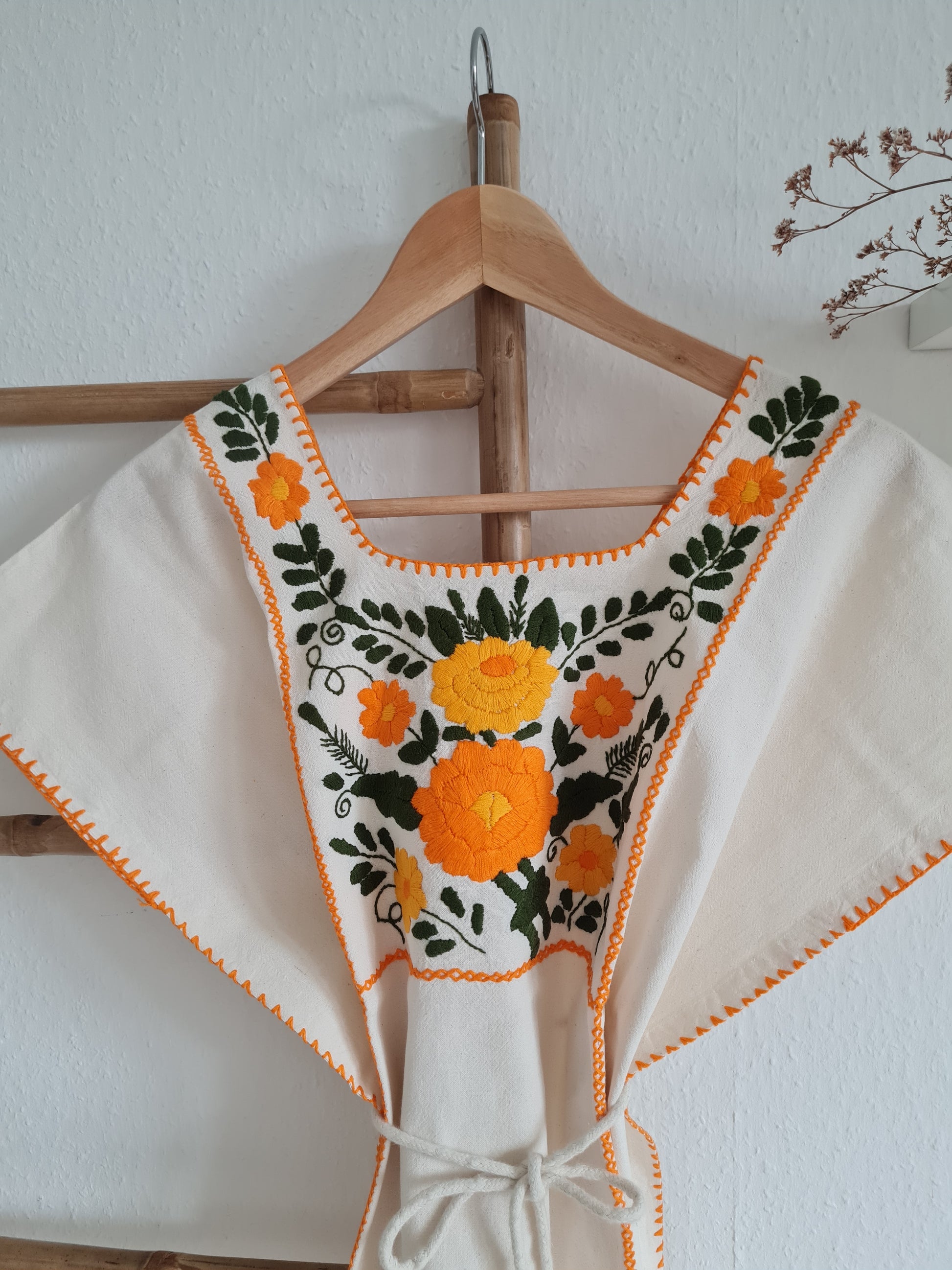 Handbestickte Baumwollbluse – Creme/Orange