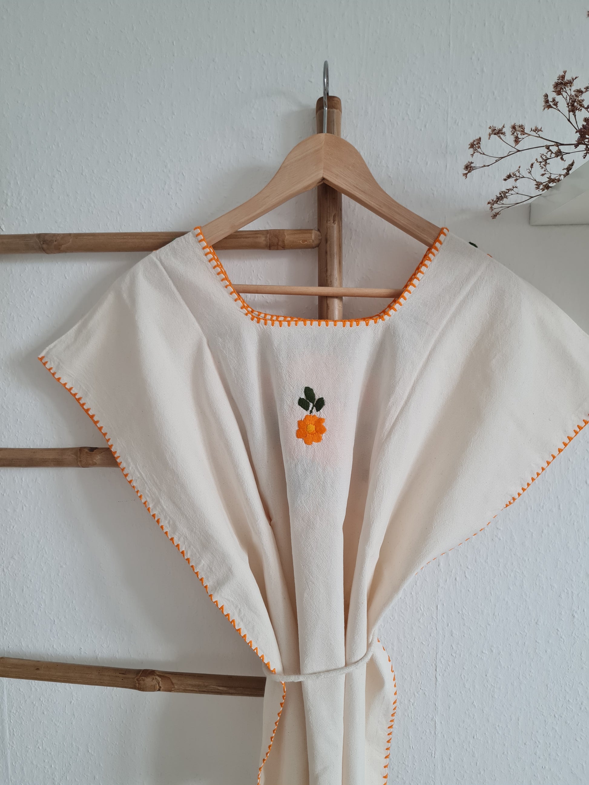 Handbestickte Baumwollbluse – Creme/Orange