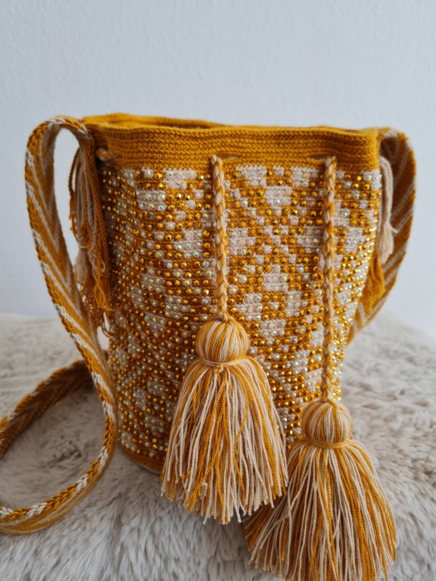 Wayuu Tasche mit Strasssteinen – Senf