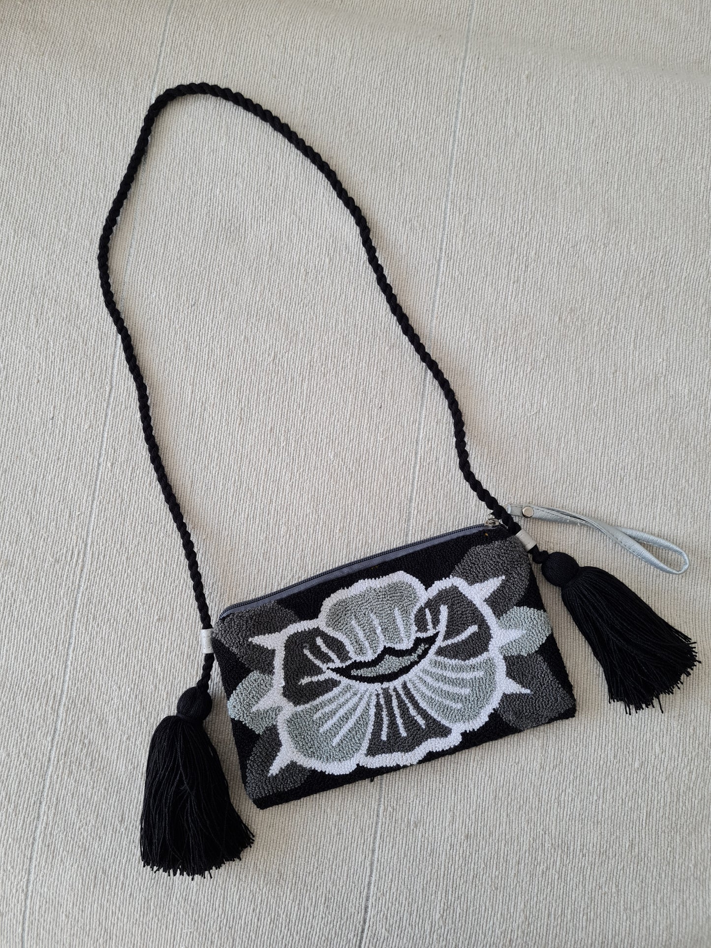 Wayuu Clutch – Schwarz/Grau