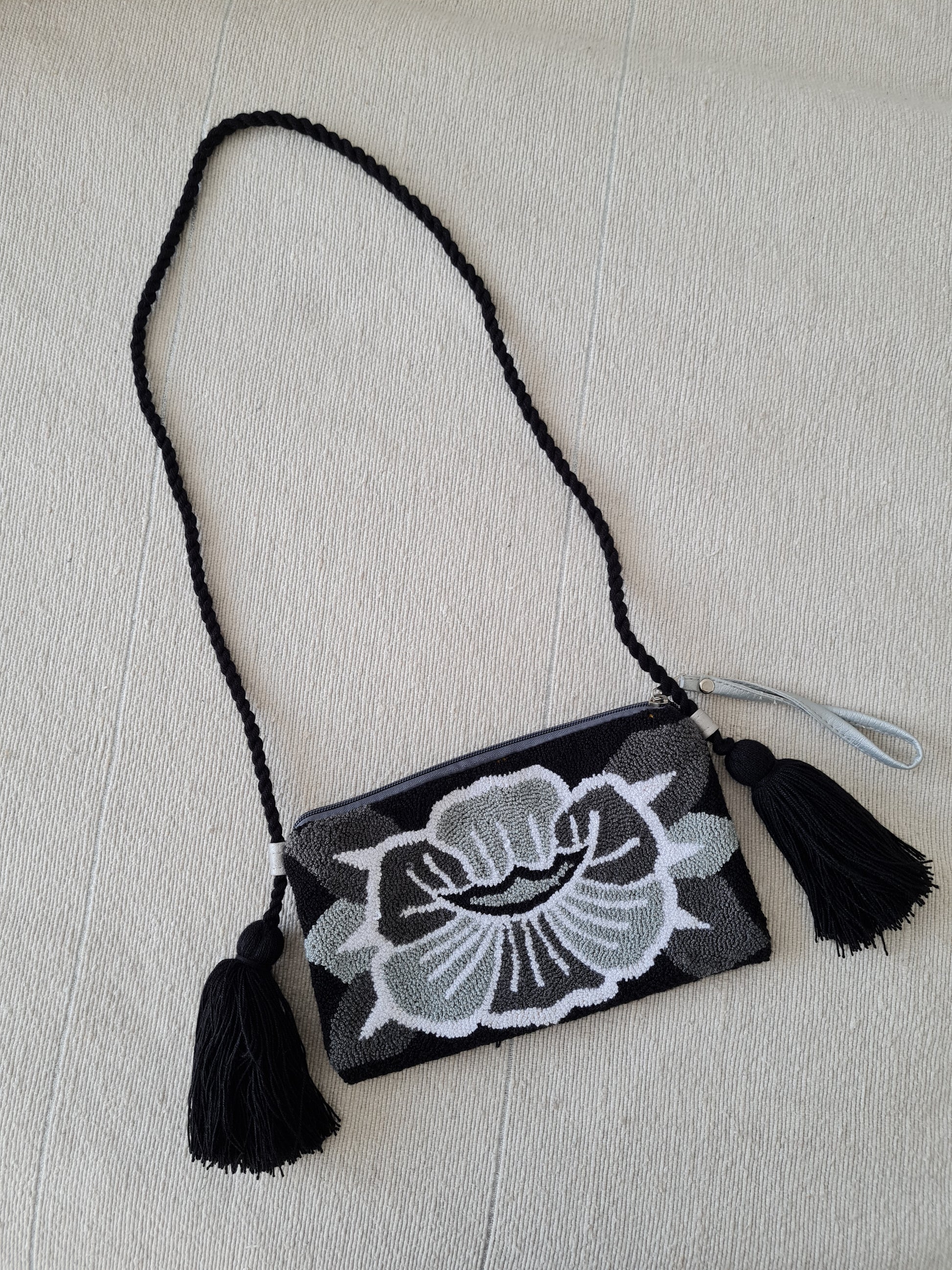 Wayuu Clutch – Schwarz/Grau