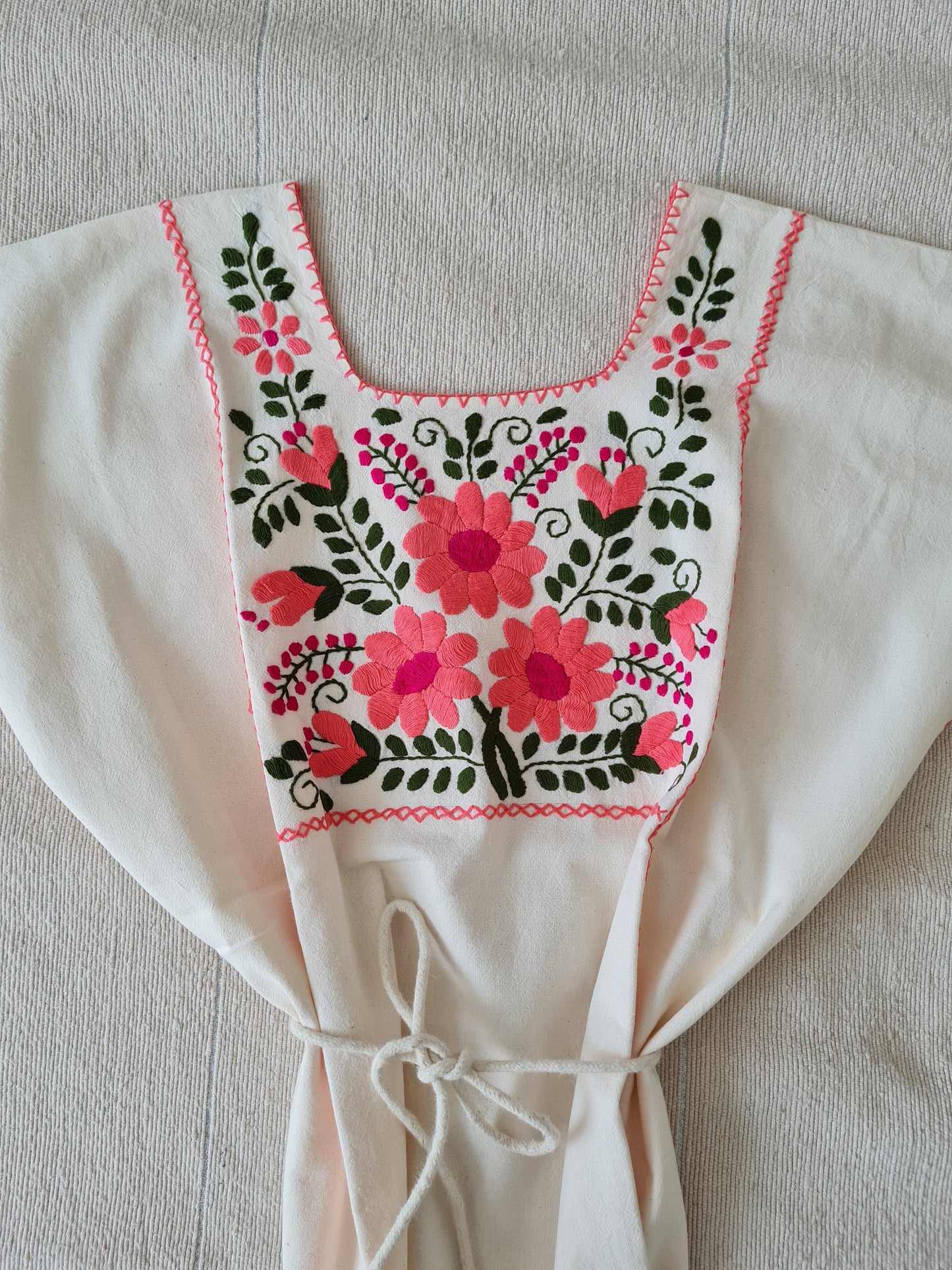 Handbestickte Baumwollbluse Nr. 19 – Creme/Rosa