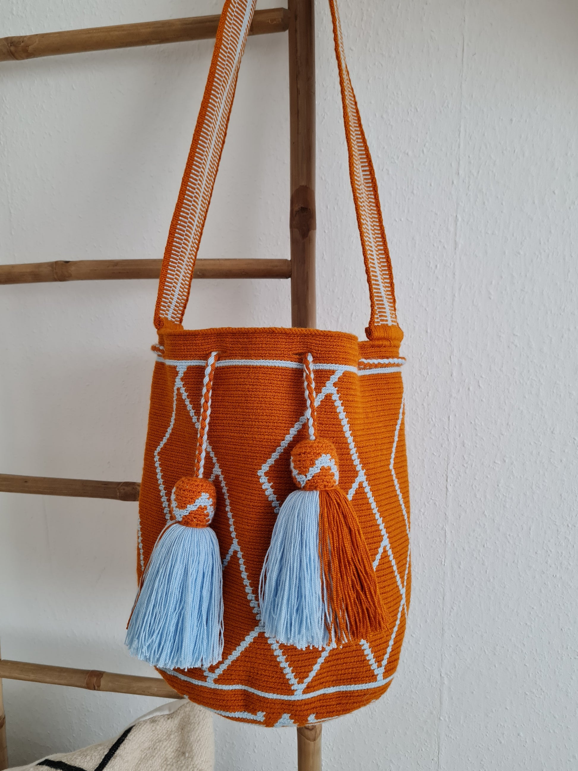 Wayuu Tasche Nr. 19 – Orange/Himmelblau