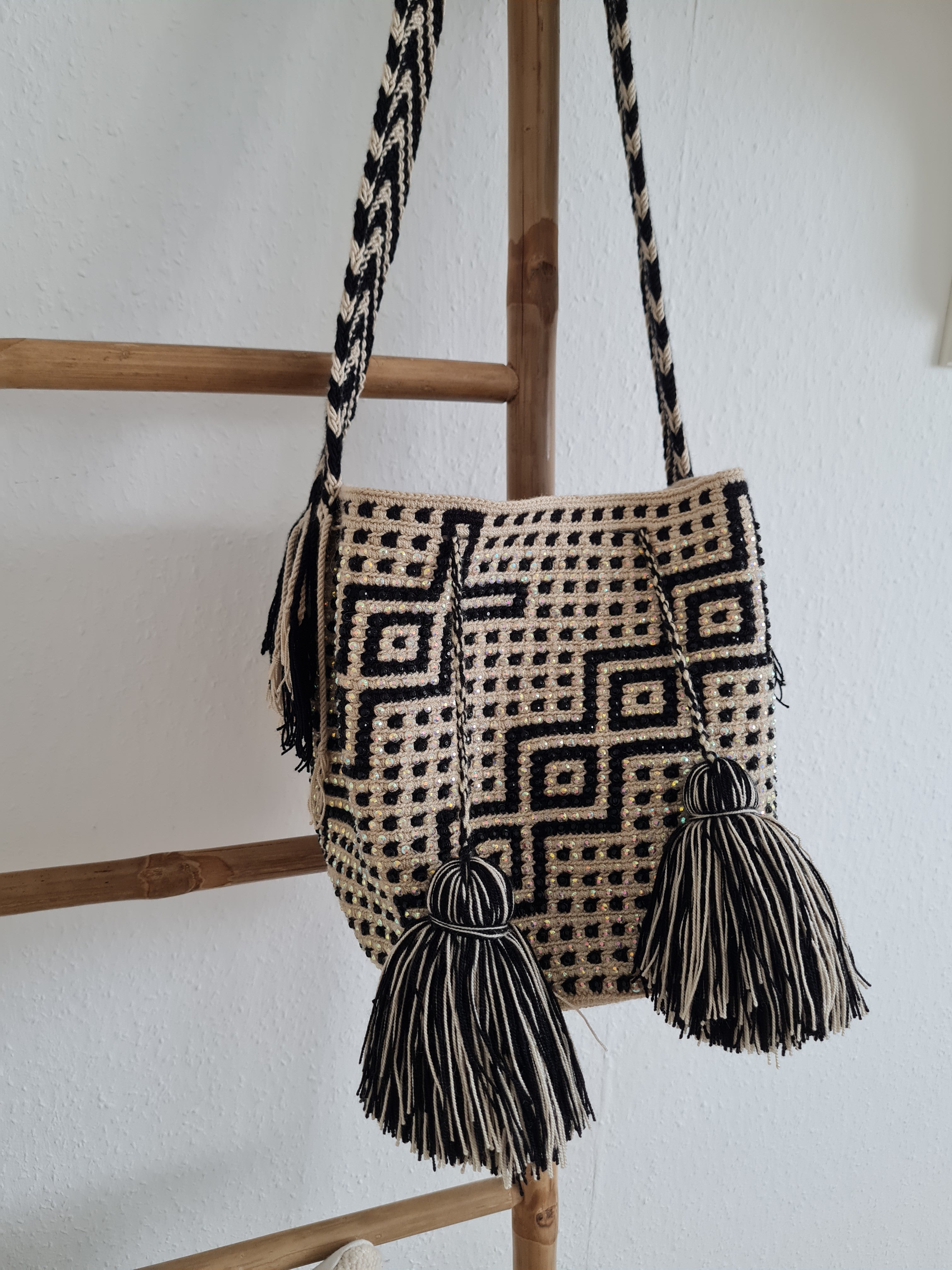 Wayuu Tasche mit Strasssteinen Creme Schwarz HAZEL