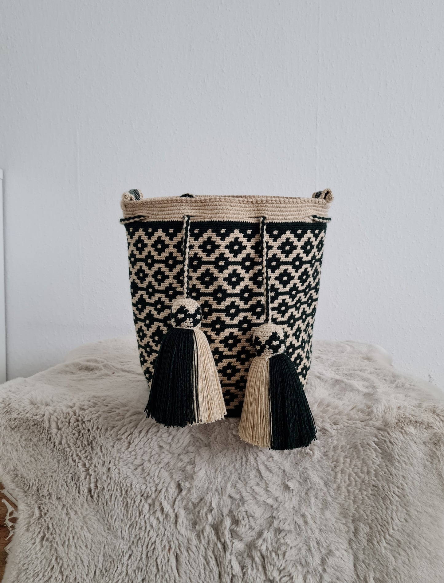 Wayuu Tasche Nr. 24 – Waldgrün/Creme