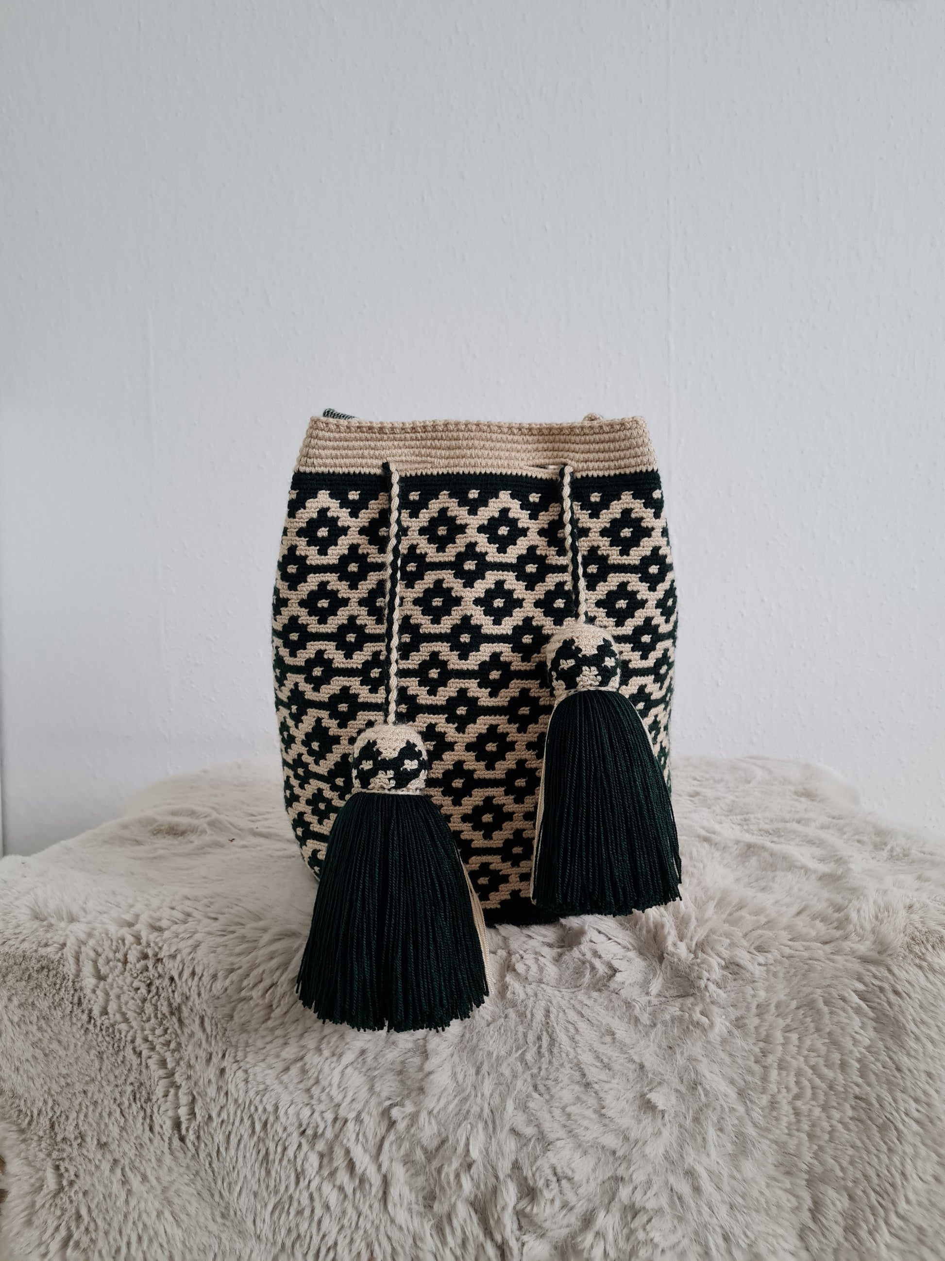 Wayuu Tasche Nr. 24 – Waldgrün/Creme