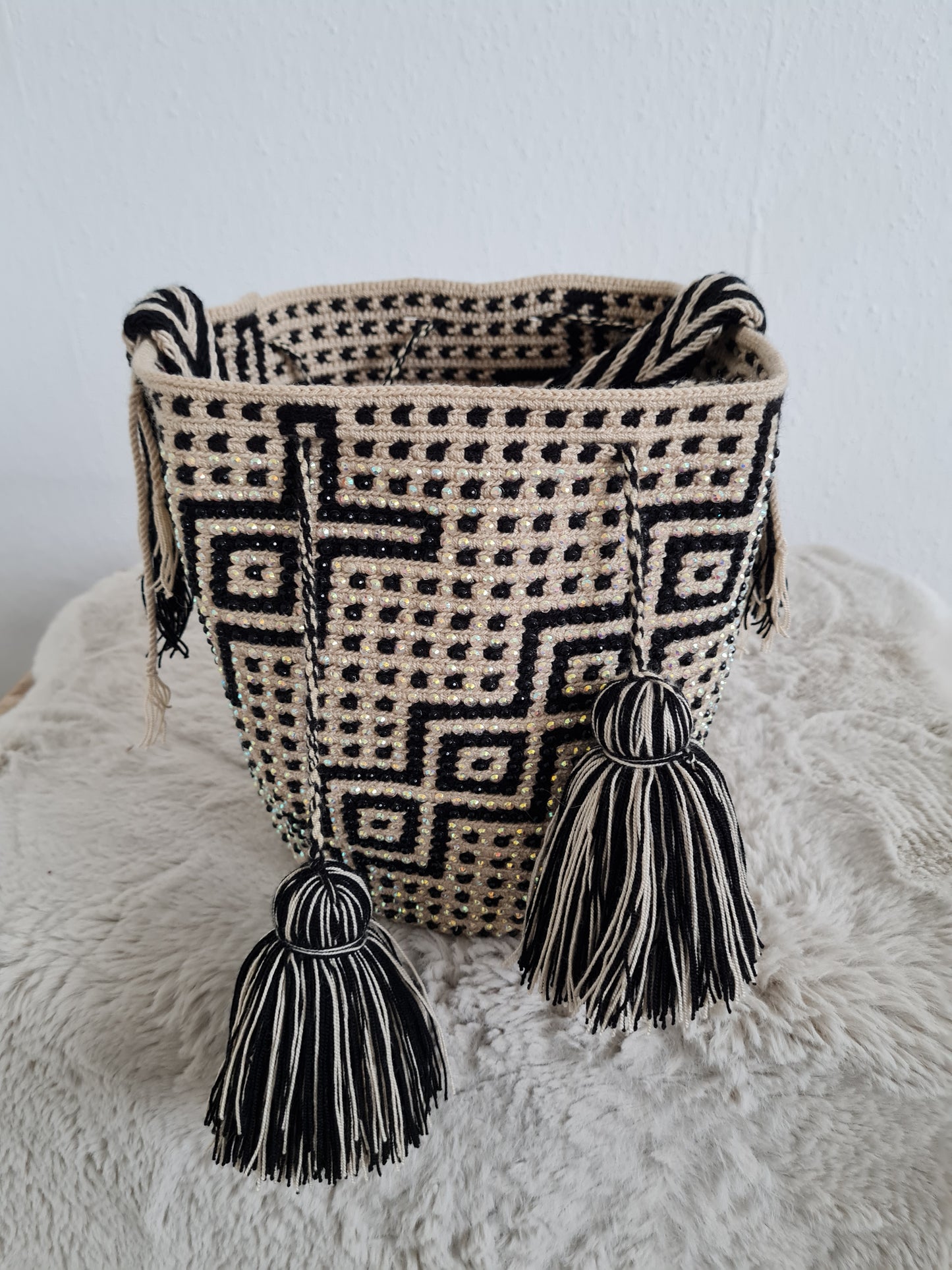 Wayuu Tasche mit Strasssteinen – Creme/Schwarz