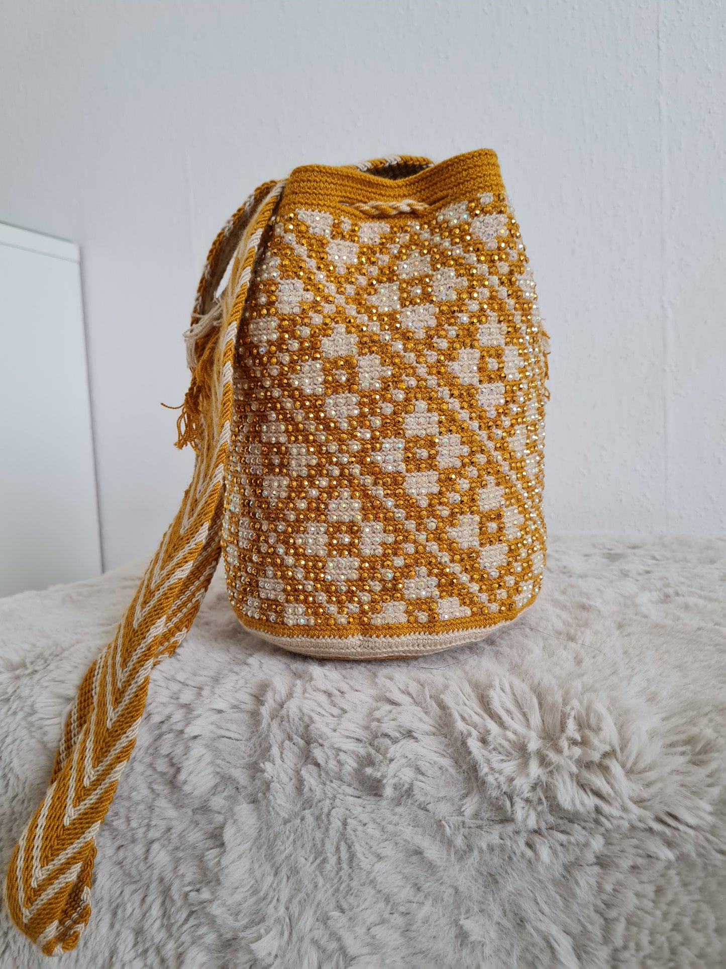 Wayuu Tasche mit Strasssteinen – Senf