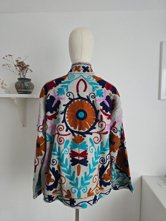Samtjacke mit Stickerei