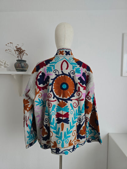 Samtjacke mit Stickerei