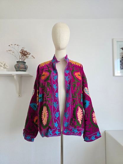 Samtjacke mit Stickerei