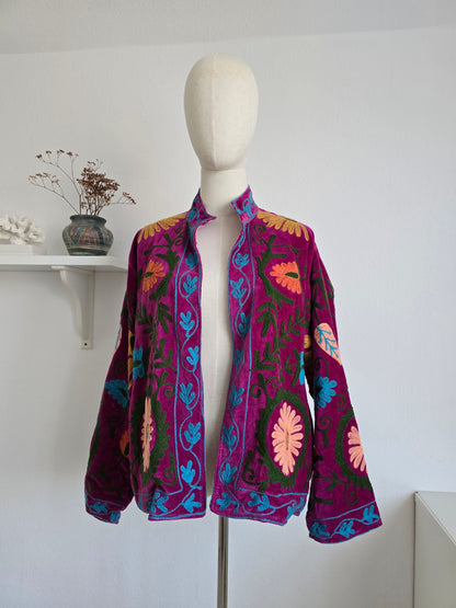 Samtjacke mit Stickerei
