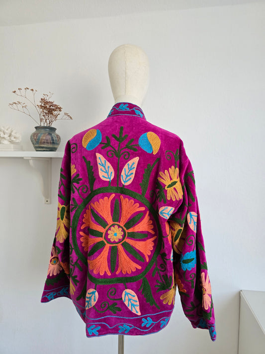 Samtjacke mit Stickerei