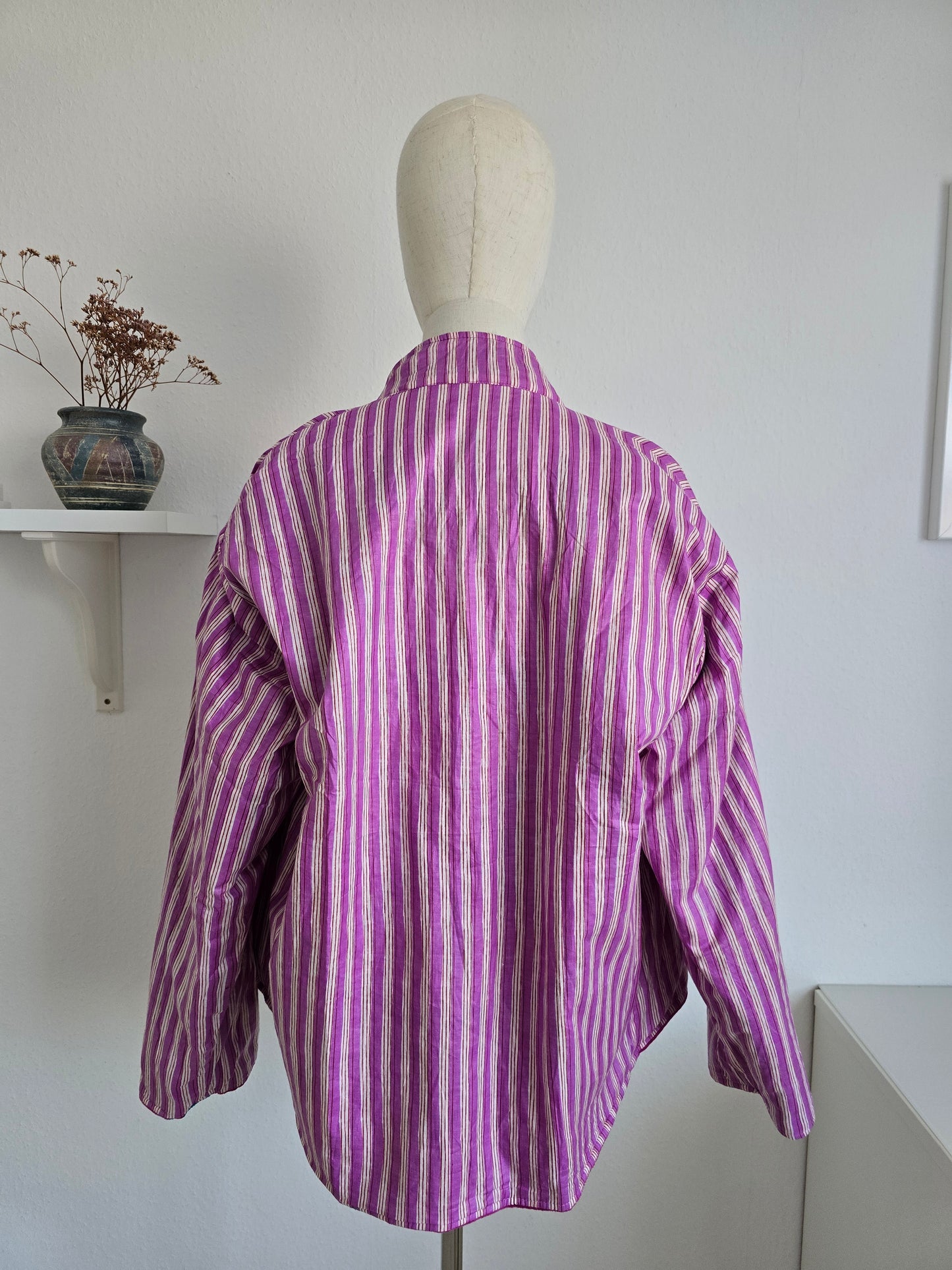 Samtjacke mit Stickerei