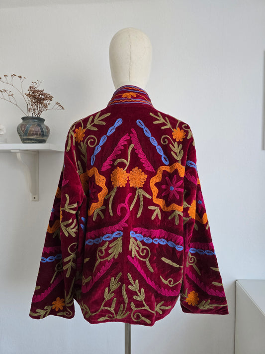 Samtjacke mit Stickerei
