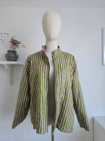Samtjacke mit Stickerei