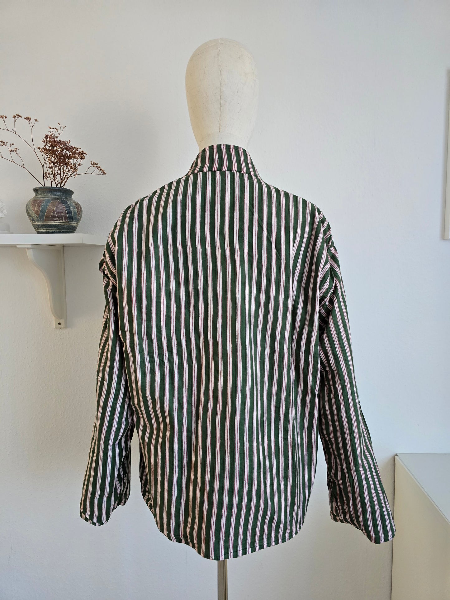 Samtjacke mit Stickerei
