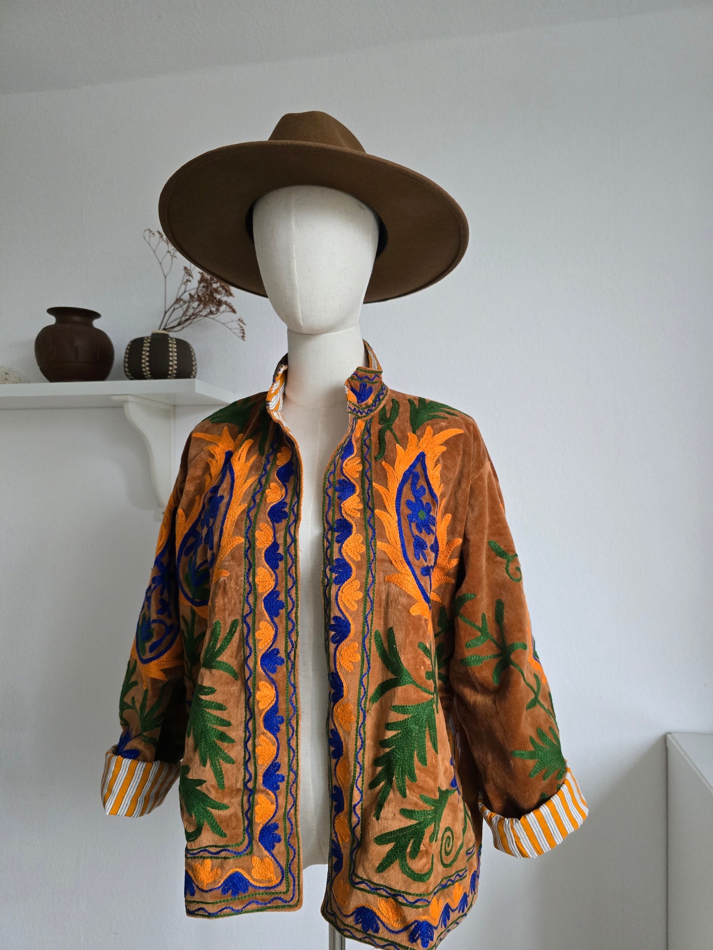 Wendbare bestickte Samtjacke