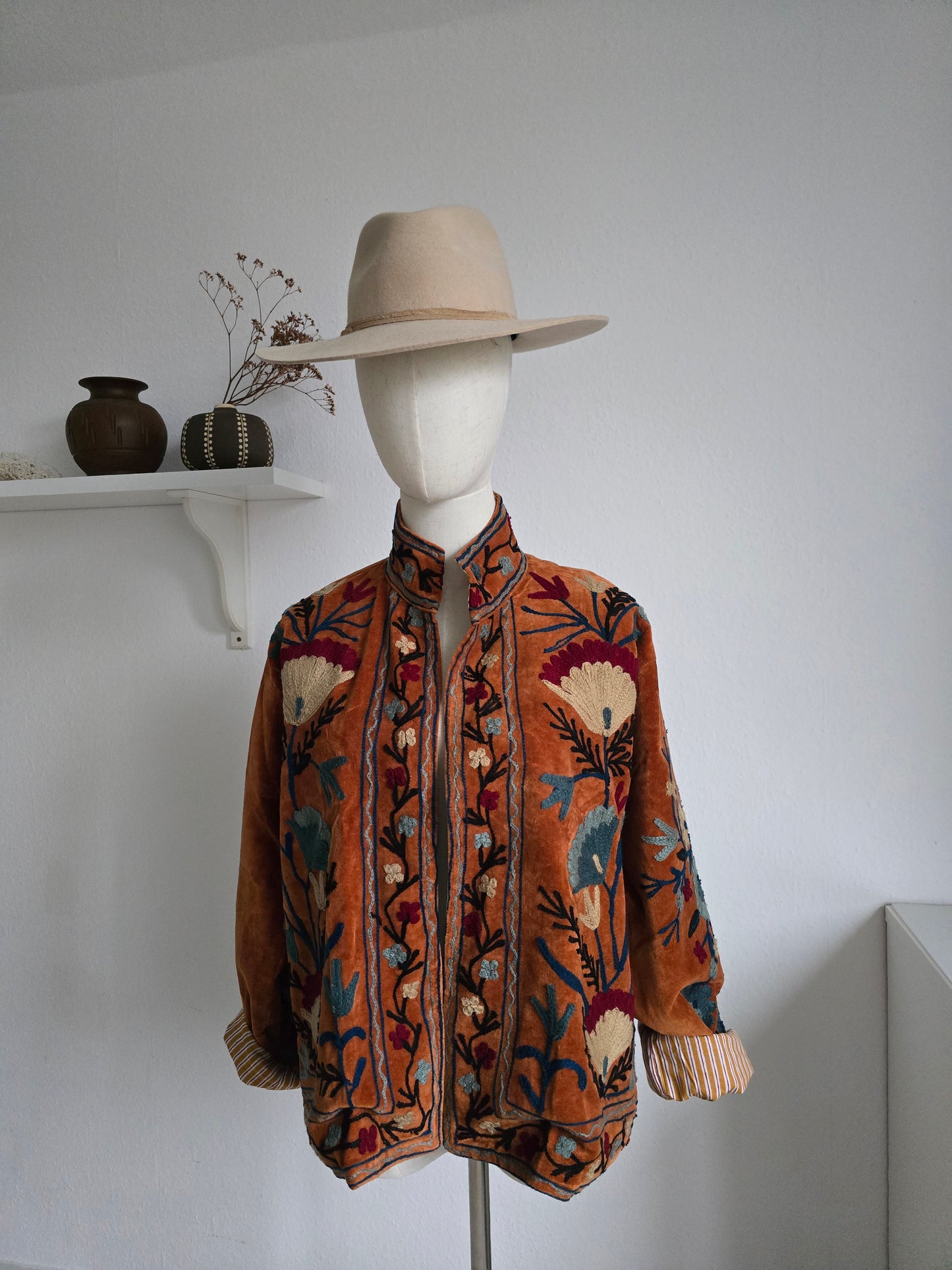 Wendbare bestickte Samtjacke