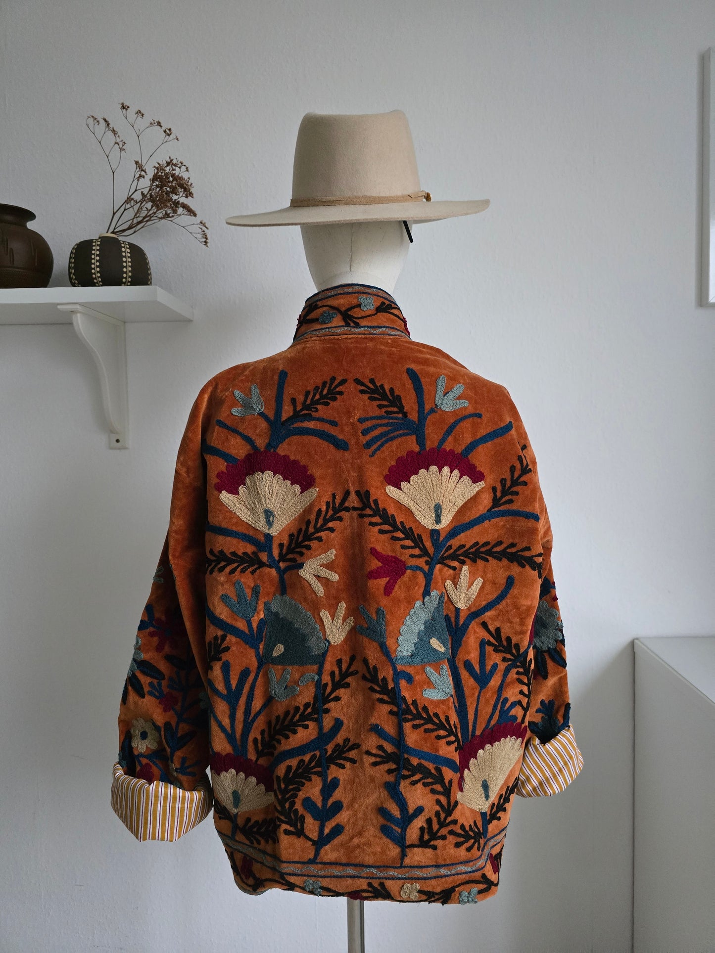 Wendbare bestickte Samtjacke