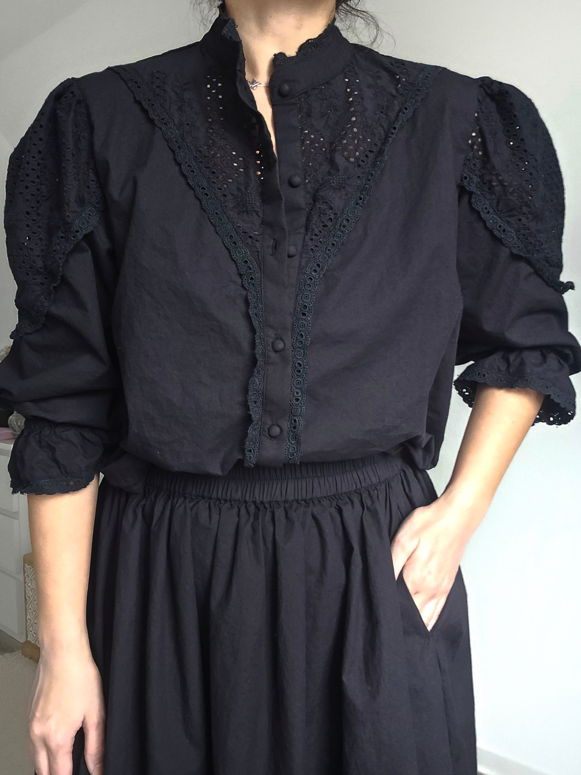 Schwarze Baumwollbluse