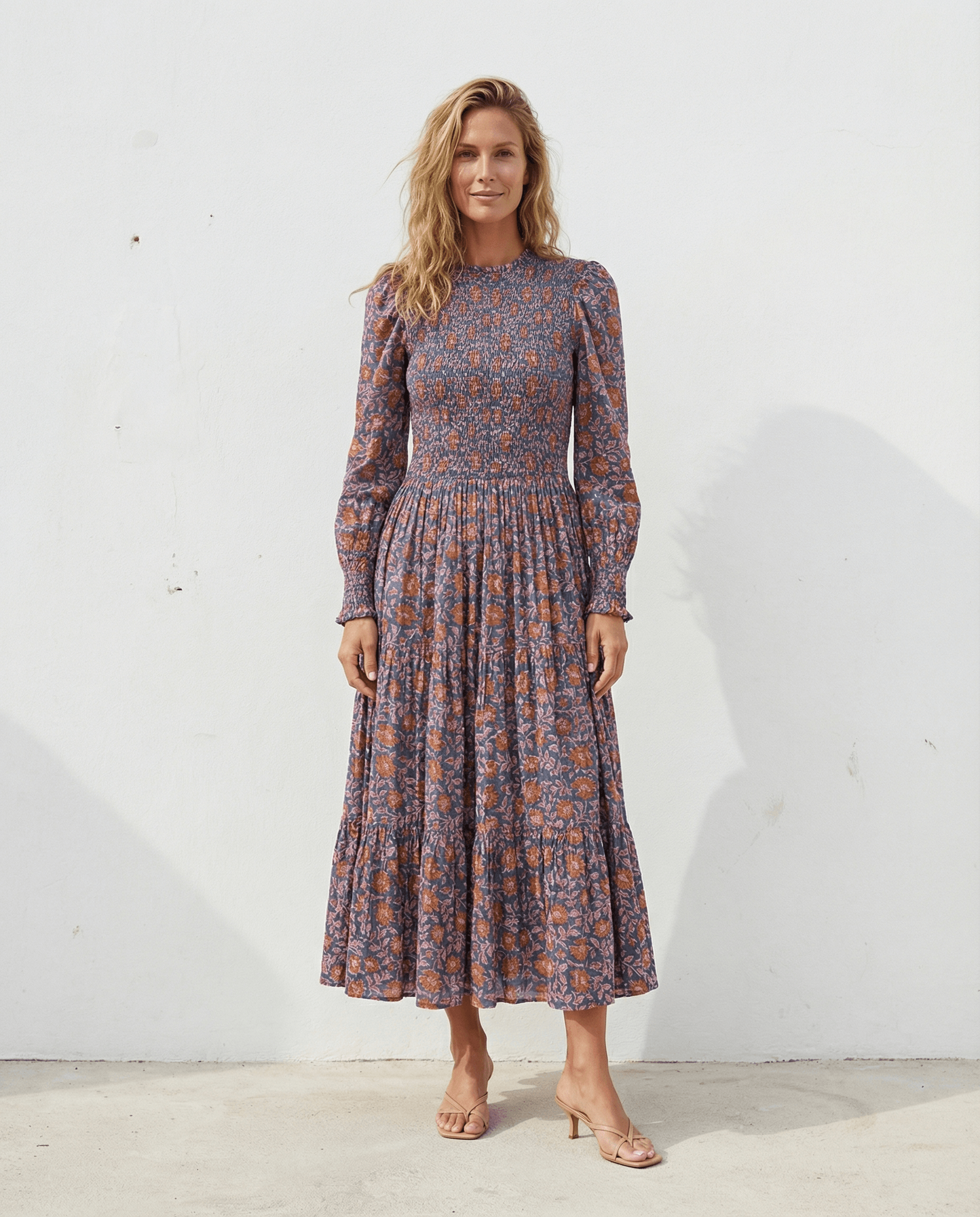 Bella Langes, gestuftes Baumwollkleid mit Blockprint