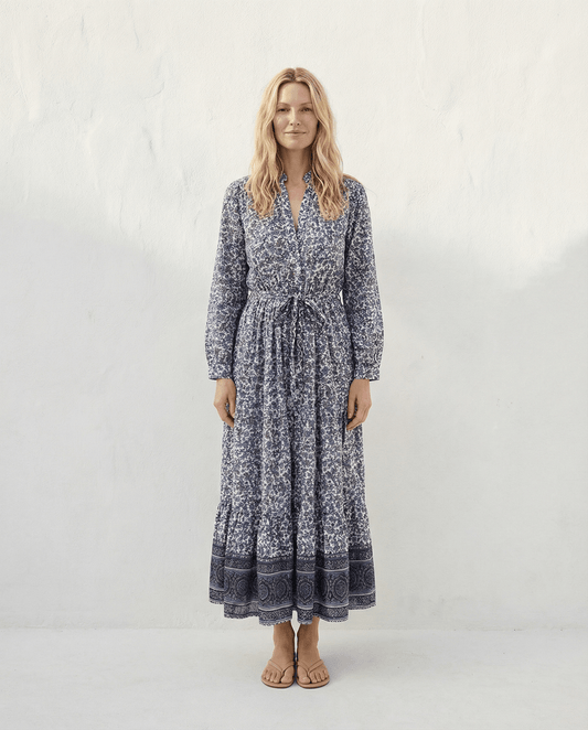 Handblock Druck Bianca Maxi Kleid in blau mit floralen Mustern, ideal für elegante Anlässe. Handgefertigt, Slow Fashion.