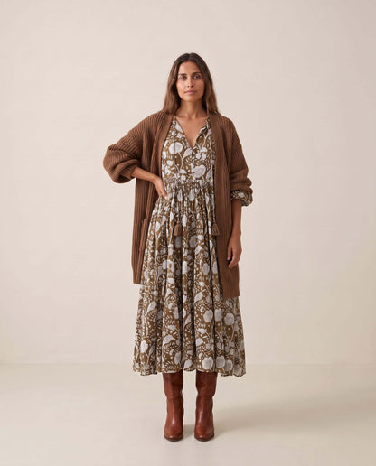 Camilla Kleid Braun mit Handblockdruck – Fließendes, Blumiges Midi-Baumwollkleid