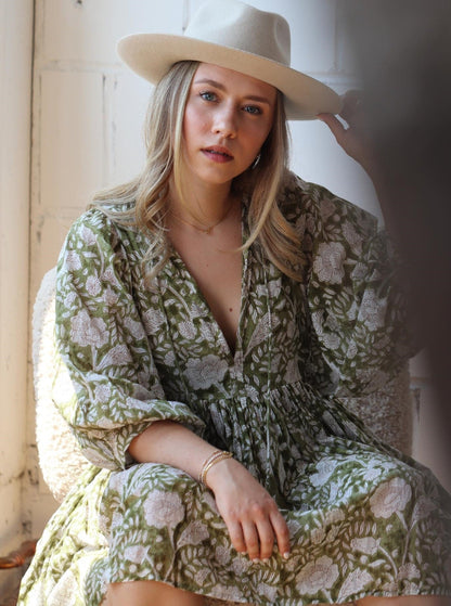 Camilla Minikleid mit Handblockdruck – Olivgrün
