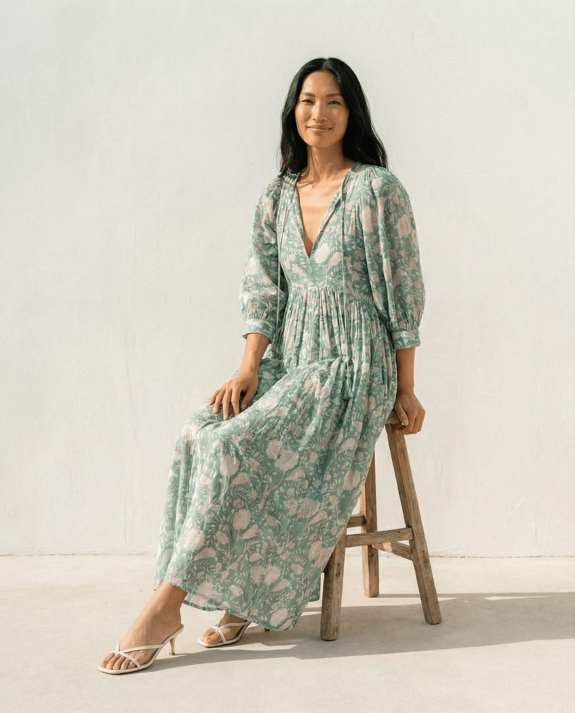 Camilla Kleid - Salbeigrün, handgefertigt im Vintage-Stil, ideal für Tages- und Abendveranstaltungen.