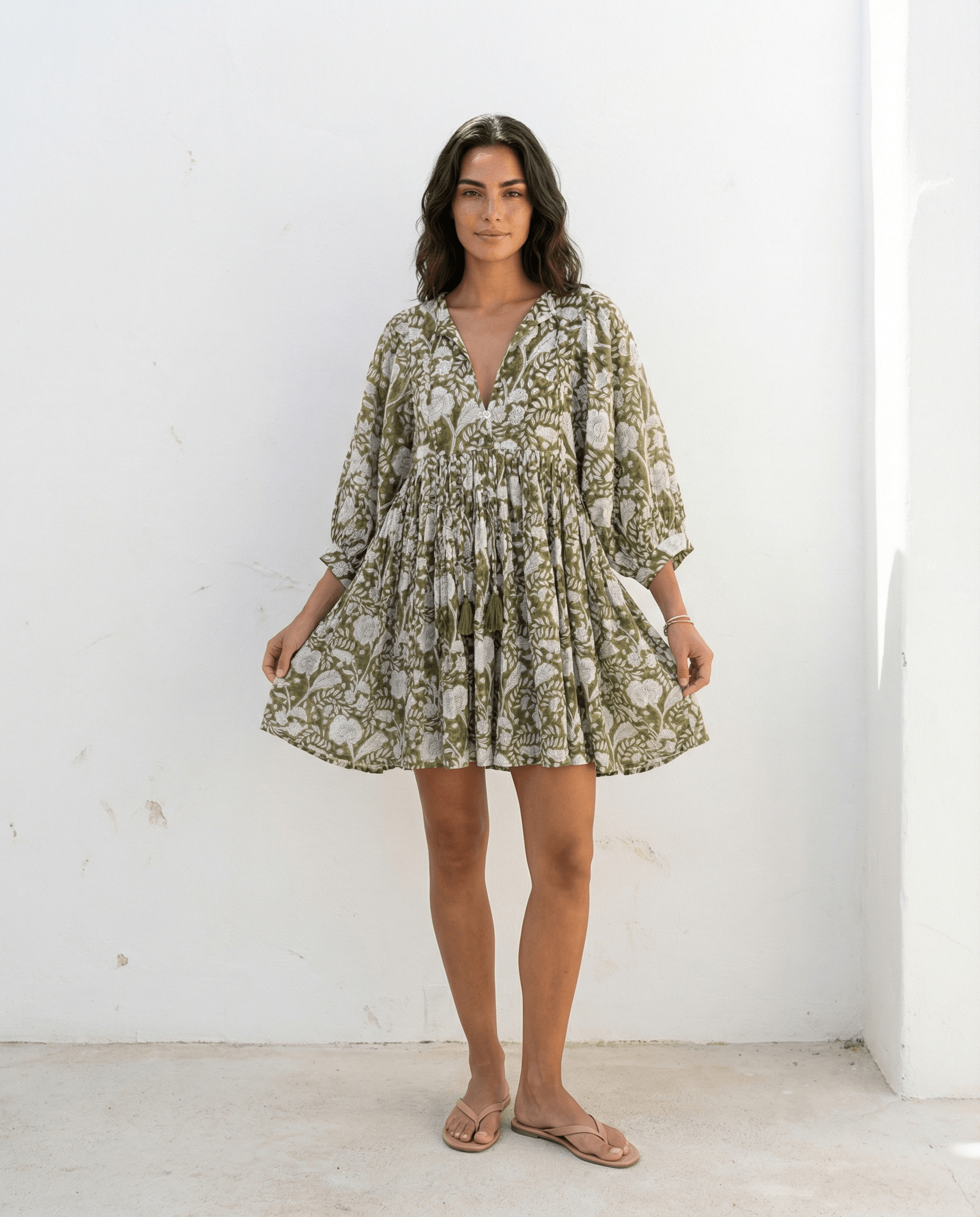 Camilla Minikleid mit Handblockdruck – Olivgrün, handgefertigtes Vintage-inspiriertes Kleid mit Blumenmuster.