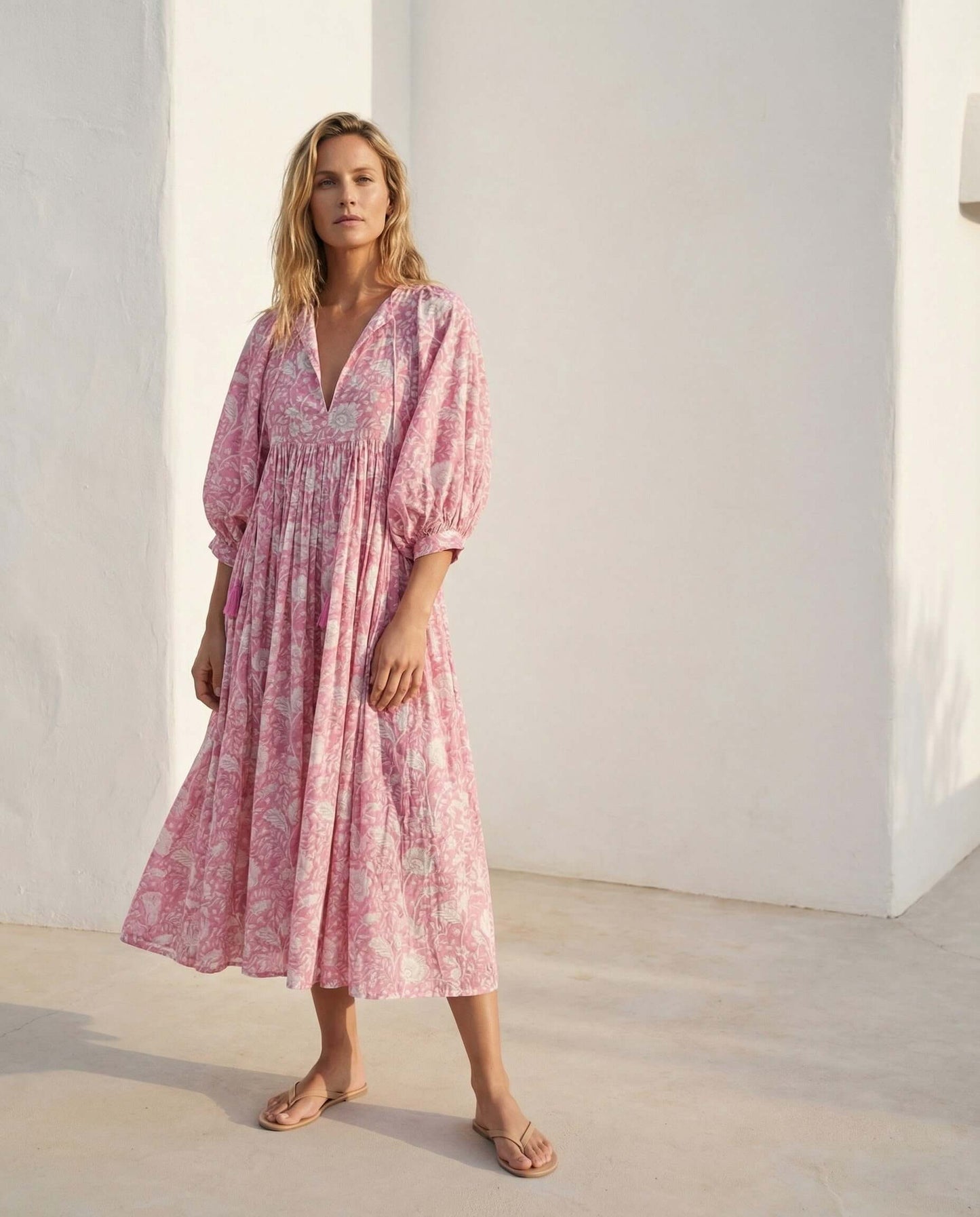 Camilla Kleid mit Handblockdruck – Pink, handgefertigt, elegantes Vintage-Design mit gebauschten Ärmeln.