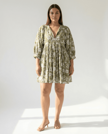 Camilla Minikleid mit Handblockdruck – Olivgrün, handgefertigt, aus leichter Baumwolle mit Vintage-Print.