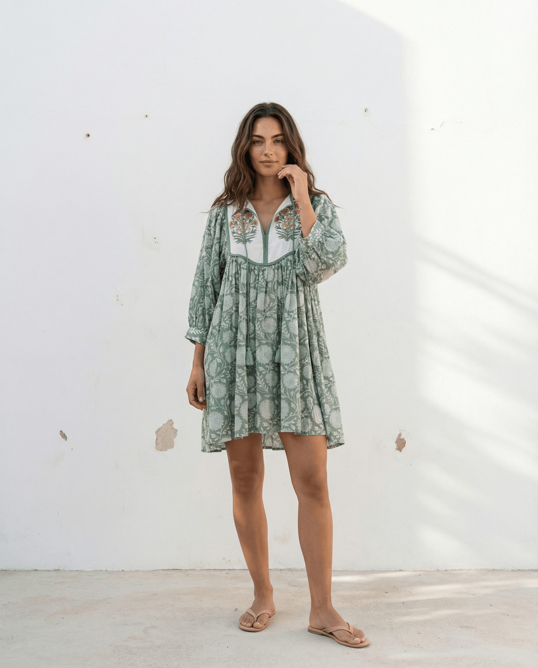 Freya Kleid – Salbei, handgefertigt, Vintage-inspirierte Kleid mit gebauschten Ärmeln und Seitentaschen.