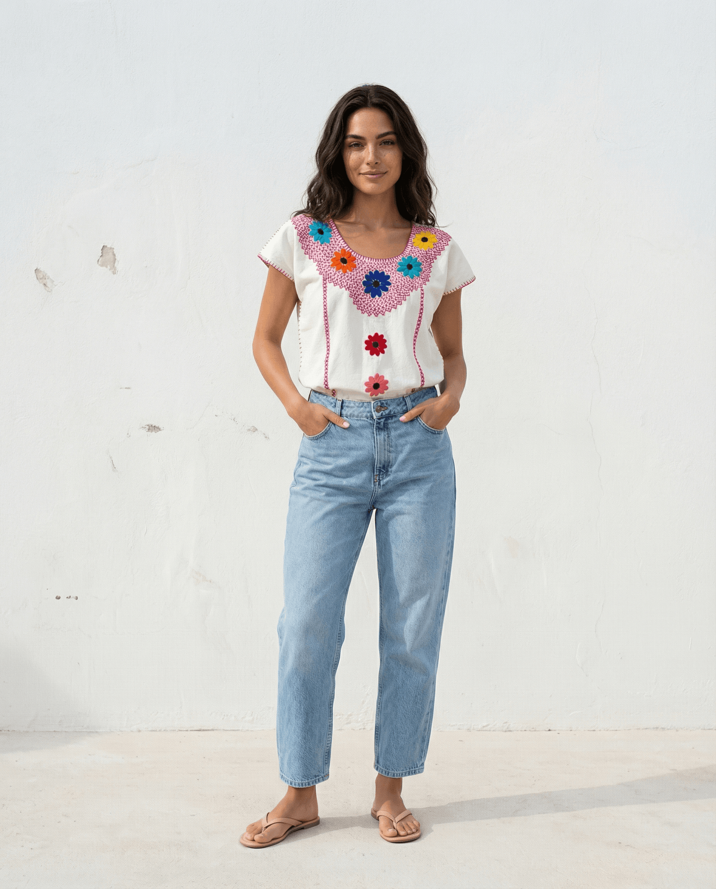 Handbestickte Carmela Bluse Nr. 3 – Mehrfarbige Blumen, handgefertigt in Oaxaca, Slow Fashion