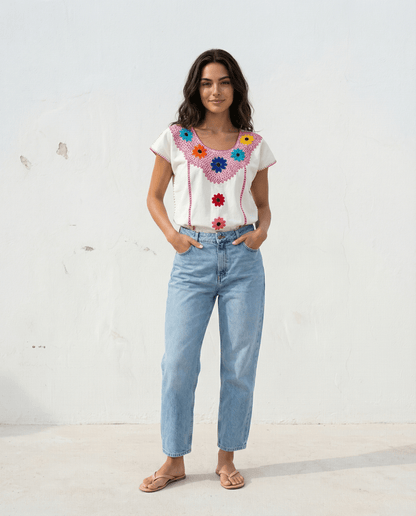 Handbestickte Carmela Bluse Nr. 3 – Mehrfarbige Blumen, handgefertigt in Oaxaca, Slow Fashion