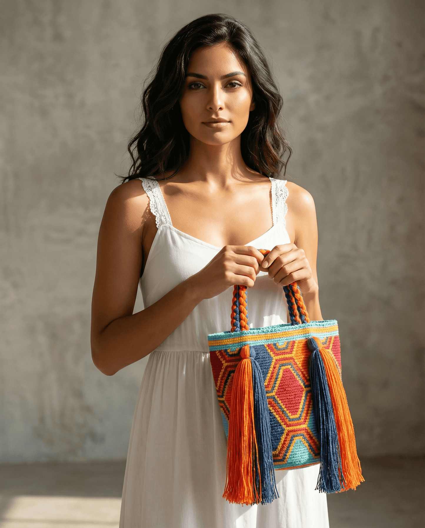 Handgefertigte Tasche mit Quasten – Orange/Blau, ein einzigartiges Accessoire für jede Gelegenheit.