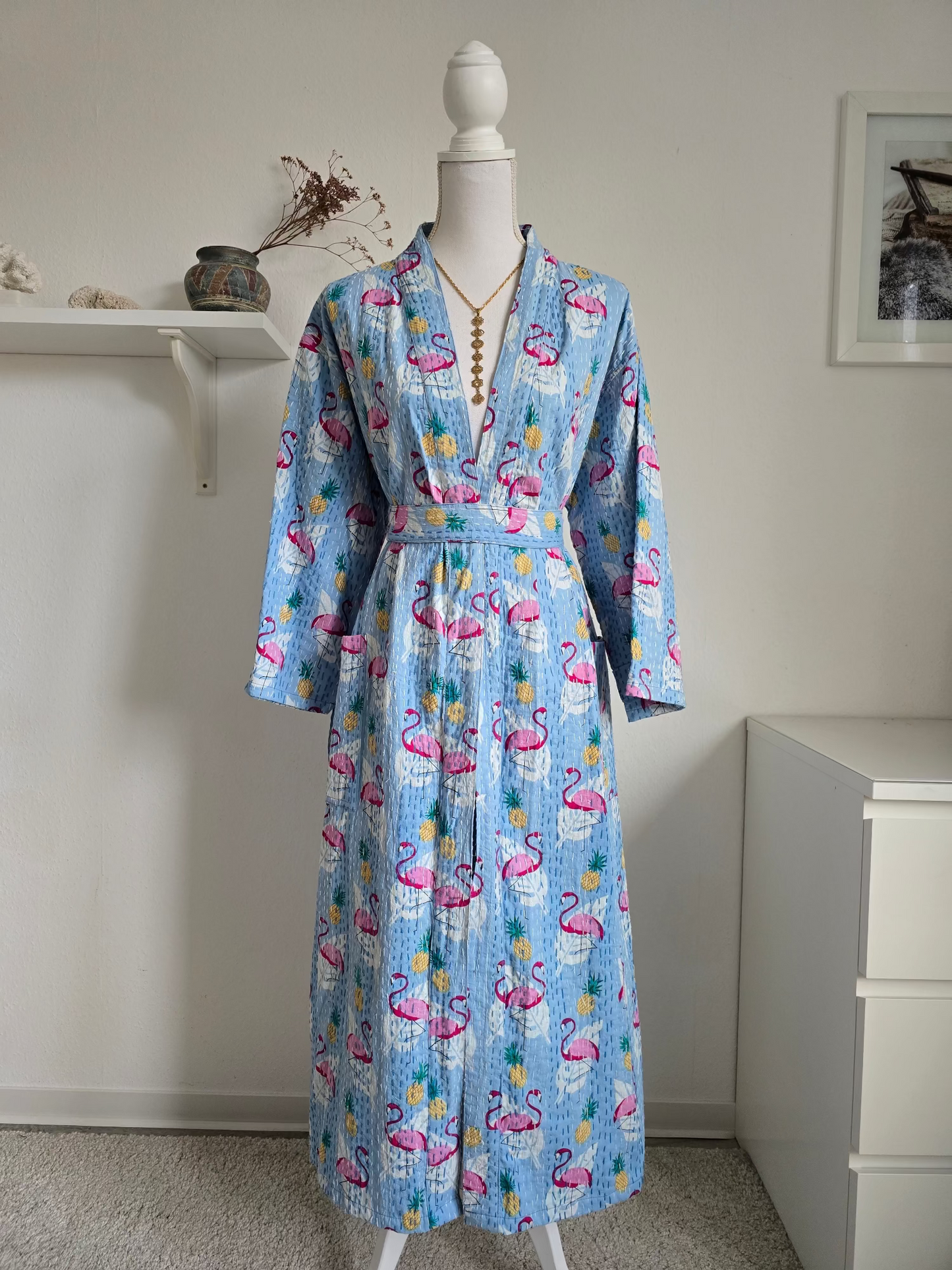 Kantha-Kimono aus Baumwolle mit aufwendiger Steppung und einzigartigem Patchwork-Design.