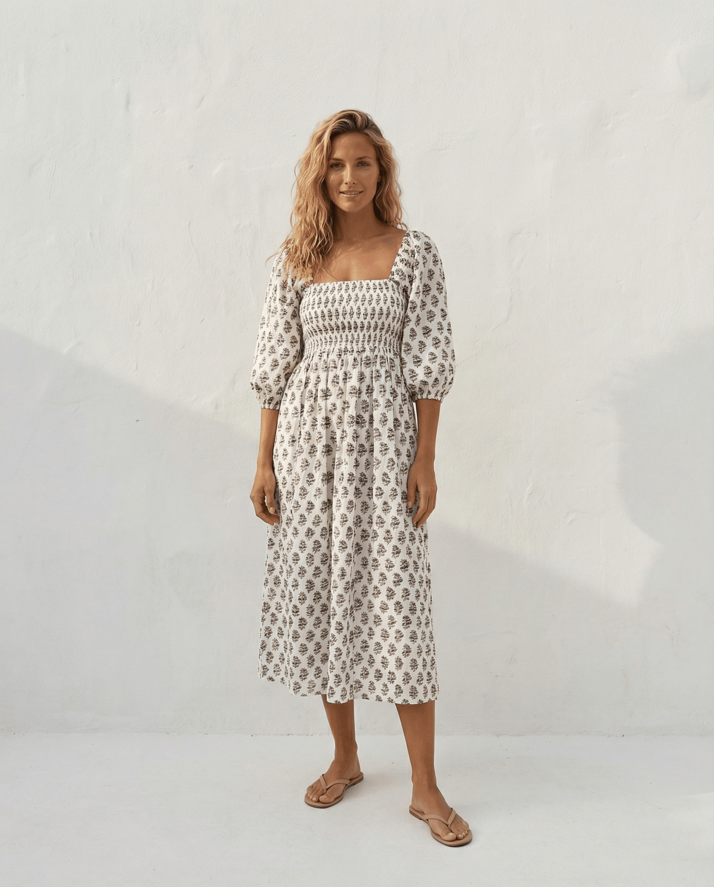 Lolita Baumwolle Kleid – Creme/Schwarz/Braun, handgefertigtes Kleid mit gesmoktem Body und Puffärmeln, ideal für jeden Anlass.