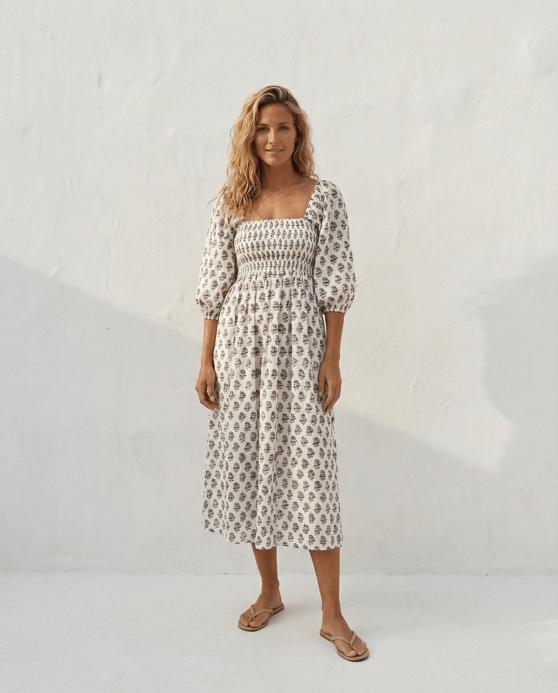 Lolita Baumwolle Kleid – Creme/Schwarz/Braun, handgefertigtes Kleid mit gesmoktem Body und Puffärmeln, ideal für jeden Anlass.